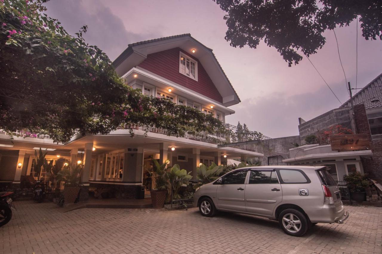 Front One Boutique Baluran Malang Hotel Luaran gambar